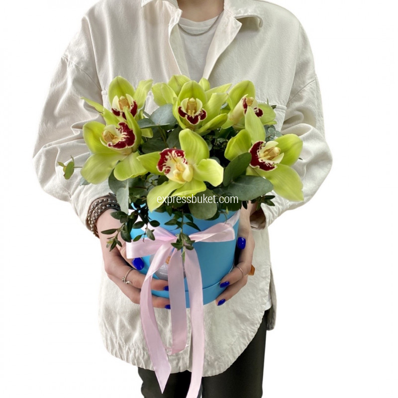 Шляпная коробка с орхидеей 