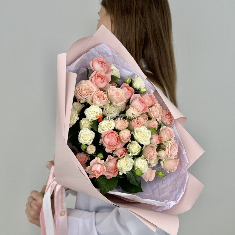 Букет из 15 кустовых роз