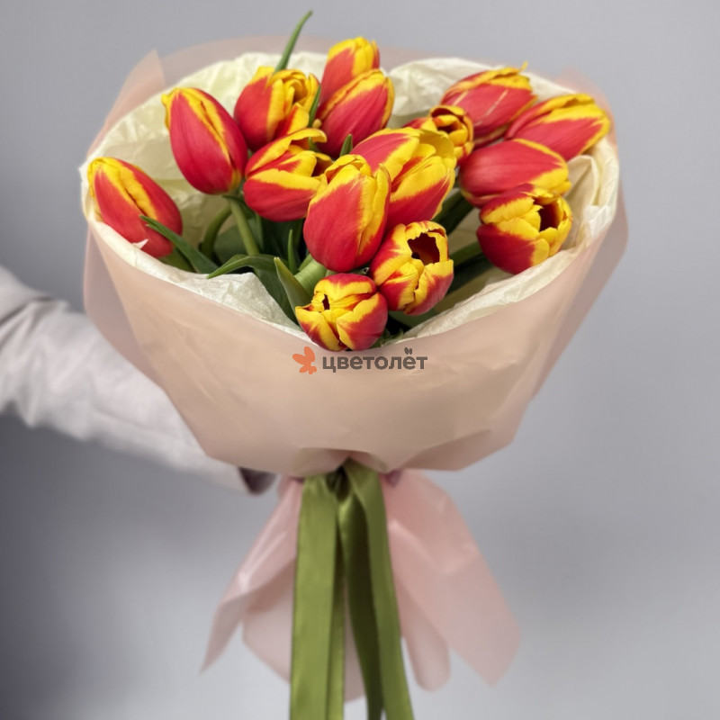 Яркие тюльпаны